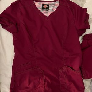 Dickies scrub set, maroon/wine, size small petite
